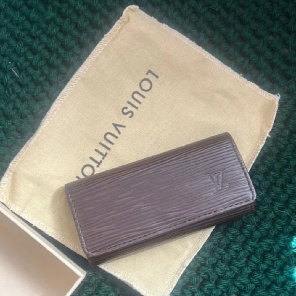 Louuis Vuitton Epi Key Holder NWOT